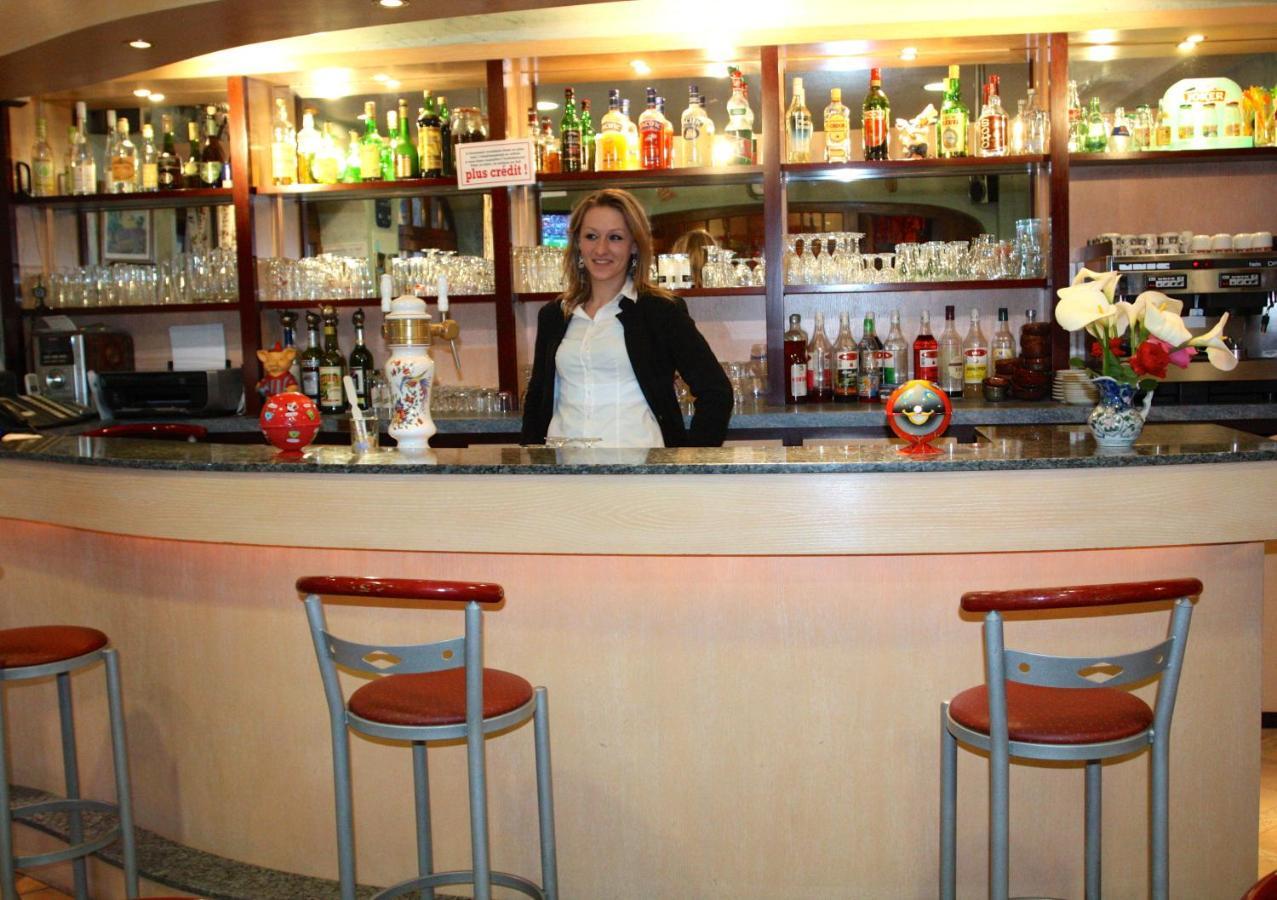 Hotel Restaurant Des Deux Vallees Entraygues-sur-Truyere Exterior photo